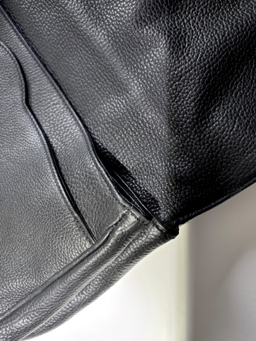 Balenciaga Black pebbled leather shoulder bag, good condition - Picture 3 of 15